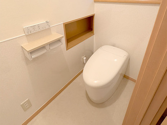 トイレリフォーム 壁パネルで清掃性抜群のレストルーム